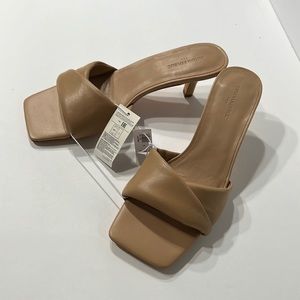 Banana Republic Kitten Heel Sandals 7.5 Tan New